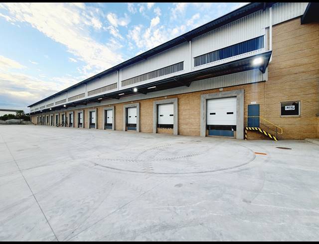 7,821M² WAREHOUSE TO LET IN KOSMOSDAL